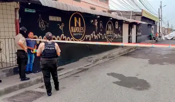 Los hombres armados dispararon contra personas que se encontraban tomando licor en las afueras de la discoteca. FOTO Captura de video AFP
