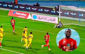 Impresionante gol de Julián Quiñones de panenka en Arabia con el Al‑Qadisiyah FC. Foto: Tomada de redes @herculezg y @julianquinones33 Impresionante gol de Julián Quiñones de panenka en Arabia con el Al‑Qadisiyah FC. Foto: Tomada de redes @herculezg y @julianquinones33