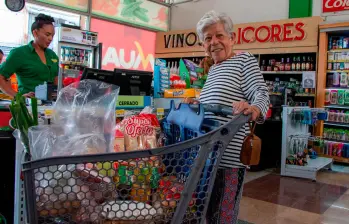 El Bono Alimentario permite reclamar alimentos en almacenes y supermercados aliados del Distrito. FOTO: Cortesía Alcaldía de Medellín