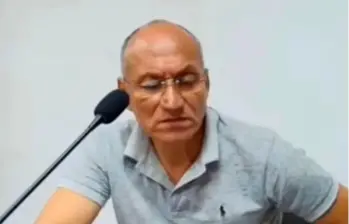 Carlos Enrique Vélez Ramírez, alias “Víctor”, testigo de la Fiscalía en los casos contra Álvaro Uribe y Jhonatan Vásquez, exalcalde de La Merced. FOTO: ARCHIVO. Carlos Enrique Vélez Ramírez, alias “Víctor”, testigo de la Fiscalía en los casos contra Álvaro Uribe y Jhonatan Vásquez, exalcalde de La Merced. FOTO: ARCHIVO.