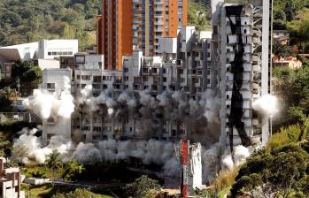 El edificio Space, en El Poblado, fue implosionado en septiembre de 2014 tras presentar graves fallas estructurales. FOTO: JAIME PÉREZ MUNÉVAR