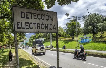 Imagen de referencia de una cámara de fotomulta en la Autopista Sur en Itagüí. Foto: Andrés Camilo Suárez Echeverry
