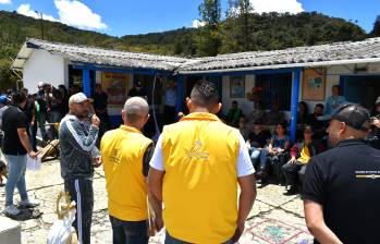 Acto de cierre del proceso de retorno en la escuela de la vereda La Linda de El Carmen de Viboral. FOTO: Cortesía.