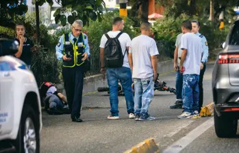 Los actores viales con más número de siniestros siguen siendo los peatones y motociclistas. Este último actor, según autoridades, cerró el año con 162 muertos. Los peatones registraron 100 víctimas. FOTO camilo suárez