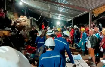 Las labores de rescate de los mineros demoraron más de 12 horas, pero todos lograron salir con vida. FOTO: CORTESÍA