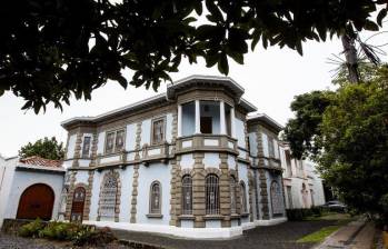 Este Halloween una de las actividades que puede hacer en la ciudad es conocer las historias paranormales de las antiguas casas del barrio Prado en Medellín. Foto: Julio César Herrera Echeverri. Este Halloween una de las actividades que puede hacer en la ciudad es conocer las historias paranormales de las antiguas casas del barrio Prado en Medellín. Foto: Julio César Herrera Echeverri.
