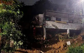 El derrumbe se presentó en un sector del barrio Carambolas, en el nororiente de Medellín. CORTESÍA ALCALDÍA
