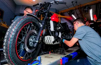 Parte del portafolio de Royal Enfield ya se ensambla en Envigado, fortaleciendo su operación industrial y capacidad de respuesta en el mercado colombiano. FOTO EL COLOMBIANO