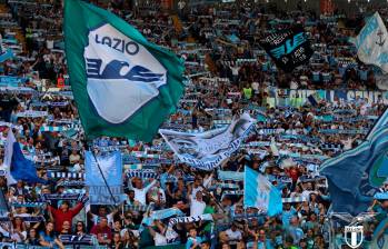 Los ultras de la Lazio, llamados Irriducibili, han protagonizado diversas polémicas por comportamientos racistas o antisemitas. FOTO Tomada de ‘X’:@OfficialSSLazio