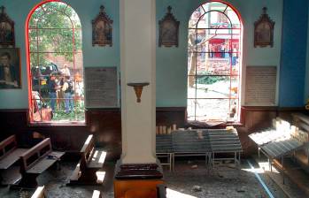 El carro bomba detonado el 7 de junio de 2004 en pleno centro de Medellín destruyó parte de la parroquia San Juan Bosco, patrimonio cultural. FOTO MANUEL SALDARRIAGA