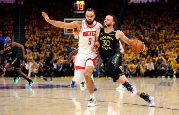 Stephen Curry (derecha) guió a los Golden State Warriors a las semifinales de la actual postemporada de la NBA. FOTO: GETTY