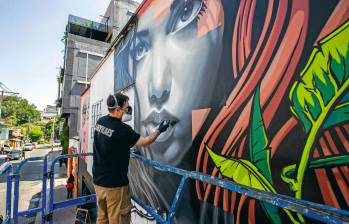 En el barrio Santo Domingo, en la Biblioteca España, se realiza este doingo el festival de grafitil Foto: Julio César Herrera 
