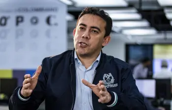 Descripción: Registrador Nacional del Estado Civil en entrevista en la sala de redacción de el periódico El Colombiano. Personajes: Alexander Vega Rocha. Fecha de evento: 10/02/2022. Foto: Jaime Pérez Munévar