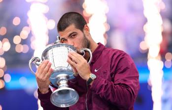 El tenista español Carlos Alcaraz, quien desde niño le dedicó casi todo el tiempo de su vida (como se ve en las fotos) a la idea de tratar de ser tenista profesional, ha ganado seis torneos de Grand Slam y apenas tiene 22 años. Se proyecta para ser un deportista de época. FOTO GETTY