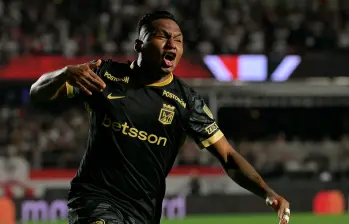 Alfredo Morelos y su celebración luego de anotarle al Sao Paulo de penalti. FOTO: AFP