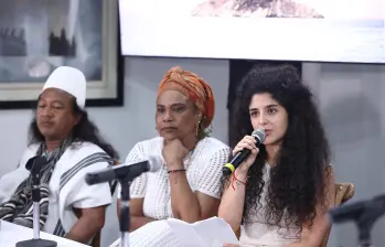 La ministra de las Culturas, Yannai Kadamani Fonrodona, durante la rueda de prensa en el Claustro San Juan Nepomuceno de Santa Marta, donde presentó la programación oficial. FOTO Colprensa