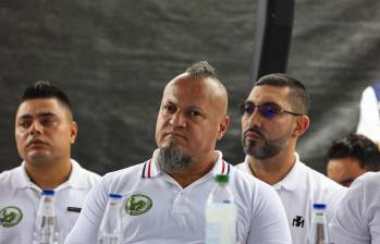 Freyner Alfonso Ramírez García, alias Carlos Pesebre, durante un evento en 2023 en el marco de los diálogos de paz entre las estructuras armadas del Valle de Aburrá y el Gobierno Nacional. Foto: Manuel Saldarriaga
