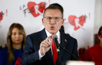 El exsenador lanzó su campaña en el cerro de Monserrate, en el centro de Bogotá. FOTO Colprensa 