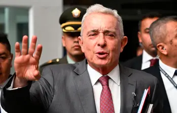 Álvaro Uribe fue presidente de 2002 a 2010. Dos años después comenzó el proceso penal que terminó con una condena de primera instancia. El Tribunal Superior de Bogotá también resolverá esa apelación. FOTO AFP