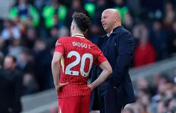 Arne Slot extrañó la presencia de Diogo Jota como un jugador que siempre remontaba durante los empates. Foto: tomada del X de @estoesanfield_
