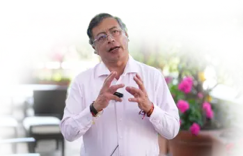 Gustavo Petro anunció que este miércoles se indicaría la ciudad en la que se firmará el decreto de la consulta popular. Desde el Congreso, aseguraron que si el presidente firma este decreto será demandado inmediatamente. FOTO: PRESIDENCIA
