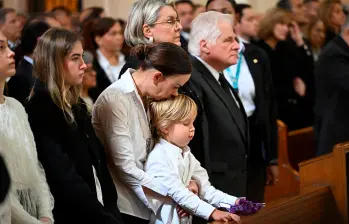 En el Congreso, donde Miguel Uribe pasó sus últimos años, también hubo un acto solemne al que llegaron los representantes de Estados Unidos. FOTO Colprensa
