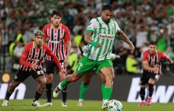 El volante antioqueño Edwin Cardona no tuvo buena puntería en el partido entre Atlético Nacional y Sao Paulo que se jugó en el Atanasio. Erró dos penaltis. FOTO: MANUEL SALDARRIAGA