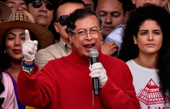 La red social X es la favorita del presidente Gustavo Petro. En ella hace toda clase de anuncios. FOTO: Colprensa