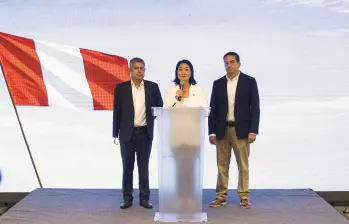 Keiko Fujimori lidera los resultados preliminares y se perfila, por cuarta vez consecutiva, como protagonista de una segunda vuelta presidencial en Perú. FOTO: AFP.