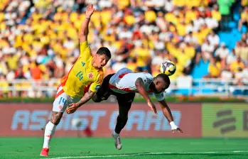 Juan Camilo Hernández estuvo bien referenciado por los defensores peruanos en el duelo frente a los incas. FOTO GETTY