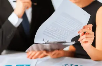 El outsourcing ha sido común en sectores como seguridad, aseo y logística, pero podría tener cambios con la reforma laboral. FOTO: GETTY