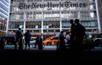 El periódico New York Times actualizó sus Términos y Condiciones de uso para evitar que la Inteligencia Artificial se alimente de cualquiera de sus contenidos. Foto Getty.