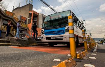 Una de las propuestas de los transportadores es que se restauren los carriles exclusivos para los buses, como los que se intentaron instalar entre 2016 y 2019. FOTO: JULIO CÉSAR HERRERA