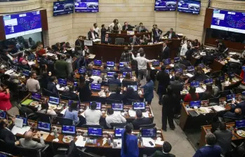 En la plenaria del senado de la República, se retoma el debate a la reforma laboral. FOTO: Colprensa.
