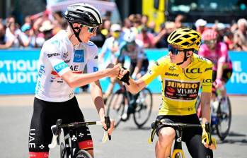 El danés Jonas Vingegaard ganó la etapa 18 del Tour de Francia y se mantiene como líder y es el virtual campeón. FOTO: TOMADA DE TWITTER @LETOUR