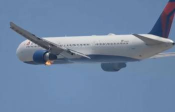 Un incidente aéreo se produjo este viernes en el Aeropuerto Internacional de Los Ángeles. FOTO: Captura de video
