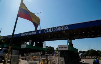 La detención habría ocurrido cuando los firmantes de paz cruzaron la frontera por el puente José Antonio Paez en Arauca. FOTO COLPRENSA