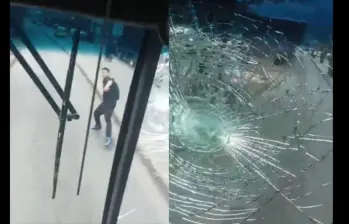 El joven se molestó porque no logró adelantar al bus del MÍO. Foto: captura de video