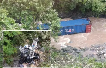 Así quedó la tractomula accidentada en la vía hacia el Occidente. FOTO: Julio Herrera.