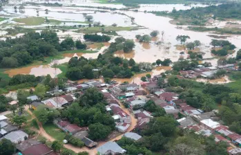 Las inundaciones en el Bajo Cauca han alcanzado cifras récord año a año, entre otros factores, por la alteración de las zonas inundables de los ríos Nechí y Porce, por citar algunos. En esta subregión, salvo Caucasia, ningún municipio tiene un esquema de ordenamiento territorial medianamente apto para resolver las problemáticas estructurales que enfrenta el territorio y la población. FOTO EL COLOMBIANO