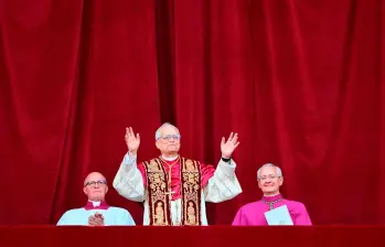 Más de 40.000 fieles esperan ahora mismo en la plaza de San Pedro el momento en el que el protodiacono Dominique Mamberti anuncie el ‘Habemus Papam’. Foto: Getty