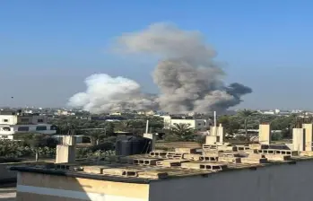 Imagen de referencia de un ataque a Al Qarara en la Franja de Gaza. FOTO: imagen tomada de redes.