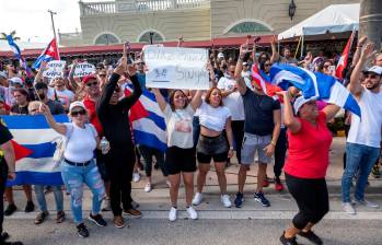 Miles de cubanos salieron a las calles de La Habana a protestar contra el gobierno de Miguel Díaz-Canel tras 27 años de no producirse manifestaciones en la isla de Cuba. FOTO AGENCIA EFE