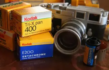 Kodak fue pionera en la democratización de la fotografía, pero su lenta adaptación al mundo digital provocó su declaración de bancarrota en 2012, y ahora enfrenta un nuevo capítulo crítico en su historia. FOTO: Getty