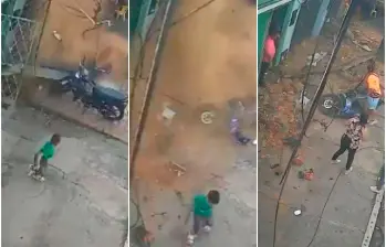 El momento en el que el muro cedió segundos después de que el niño cruzara la puerta del restaurante donde se encontraba. FOTOS: Capturas de video