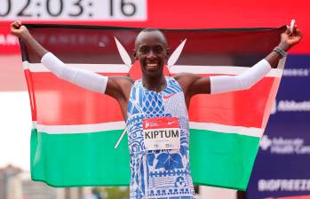 Kelvin Kiptum demostró en poco tiempo su calidad en el atletismo. Sobre el accidente, las autoridades señalaron que el carro se salió de la carretera y recorrió unos 60 metros antes de chocar con un árbol. FOTO GETTY