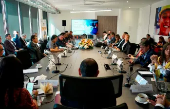 Este lunes vence el primer plazo para negociar el aumento del salario mínimo para 2026. FOTO CORTESÍA MINTRABAJO