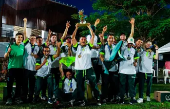 Los atletas de la Universidad de Antioquia se coronaron campeones de los Juegos Universitarios, reteniendo el título que alcanzaron el año anterior en el Eje Cafetero. FOTO CORTESÍA Los atletas de la Universidad de Antioquia se coronaron campeones de los Juegos Universitarios, reteniendo el título que alcanzaron el año anterior en el Eje Cafetero. FOTO CORTESÍA