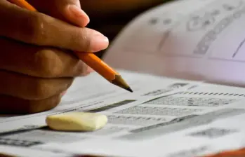 Los jóvenes que lograron sacar el puntaje máximo en las pruebas Saber 11 (Icfes) 2025 son oriundos de Putumayo y Cúcuta. FOTO: Icfes