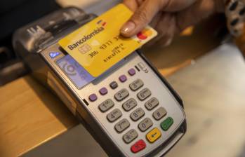 Según Anif, la eliminación de la retención en la fuente sobre pagos con tarjetas débito y crédito representa una medida alineada con los objetivos de eficiencia, formalización e inclusión financiera. Foto: Carlos Velásquez